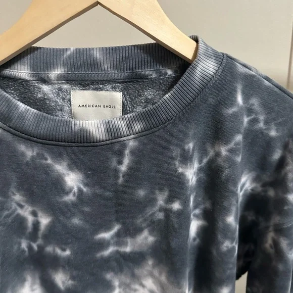 American Eagle Women’s Blue Tie Dye Cropped Crewneck Sweatshirt size small - Picture 4 of 5